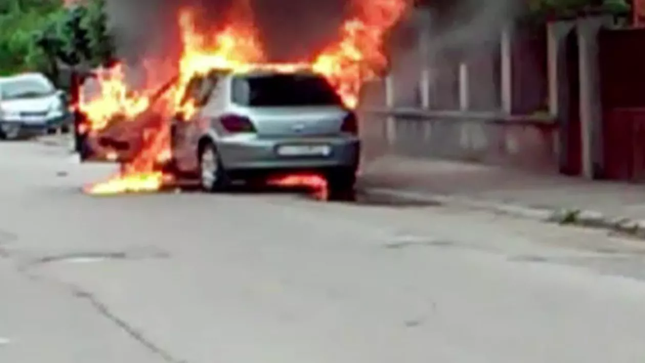Cluj: O mașină a ars la o zi după ce a fost cumpărată (VIDEO)