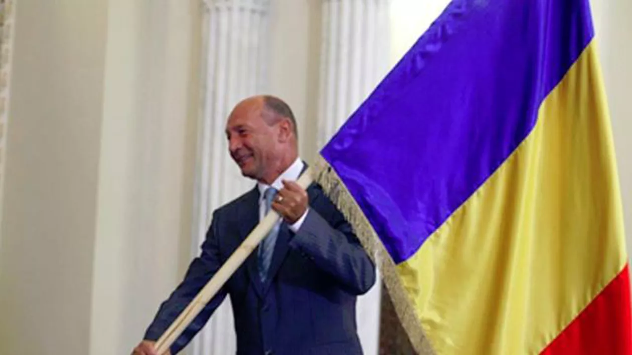 Traian Băsescu este singurul preşedinte al României care nu a scris cărţi. Au făcut-o şi Ceauşescu, şi  Iliescu, şi  Constantinescu, şi Iohannis: Despre el s-au scris capitole întregi
