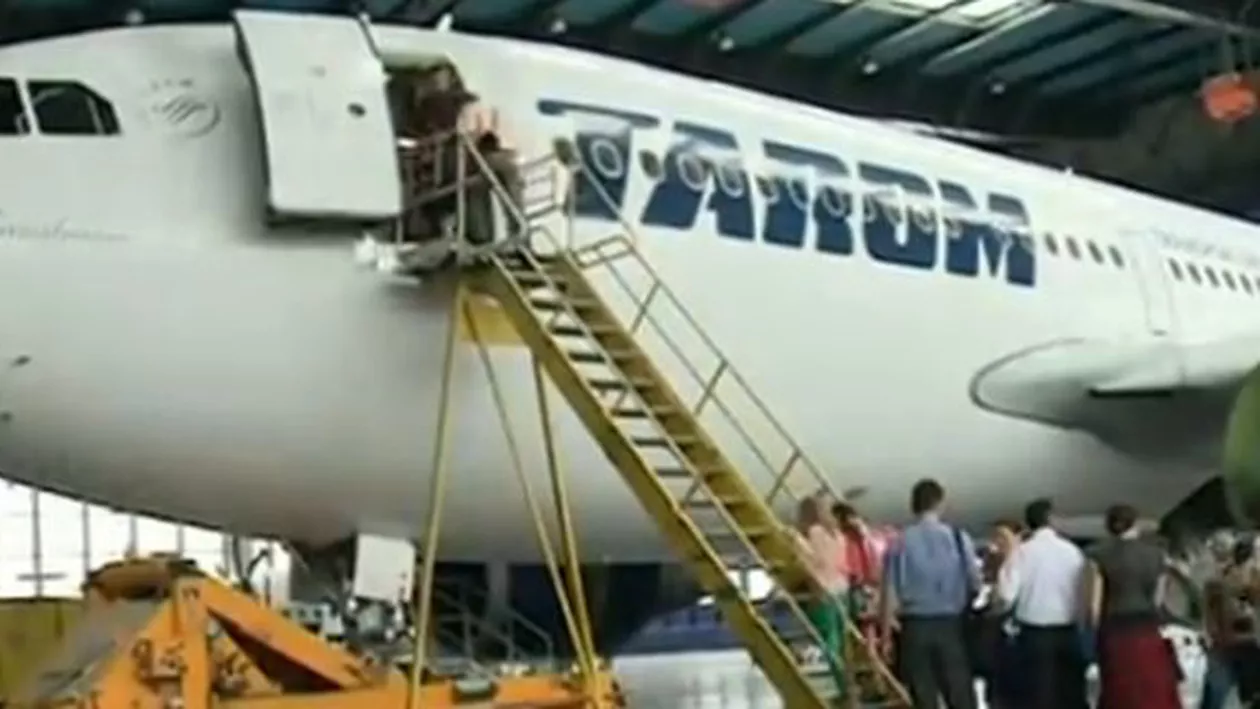 Ziua Copilului sărbătorită în avans la bordul celui mai mare avion din flota TAROM (VIDEO)