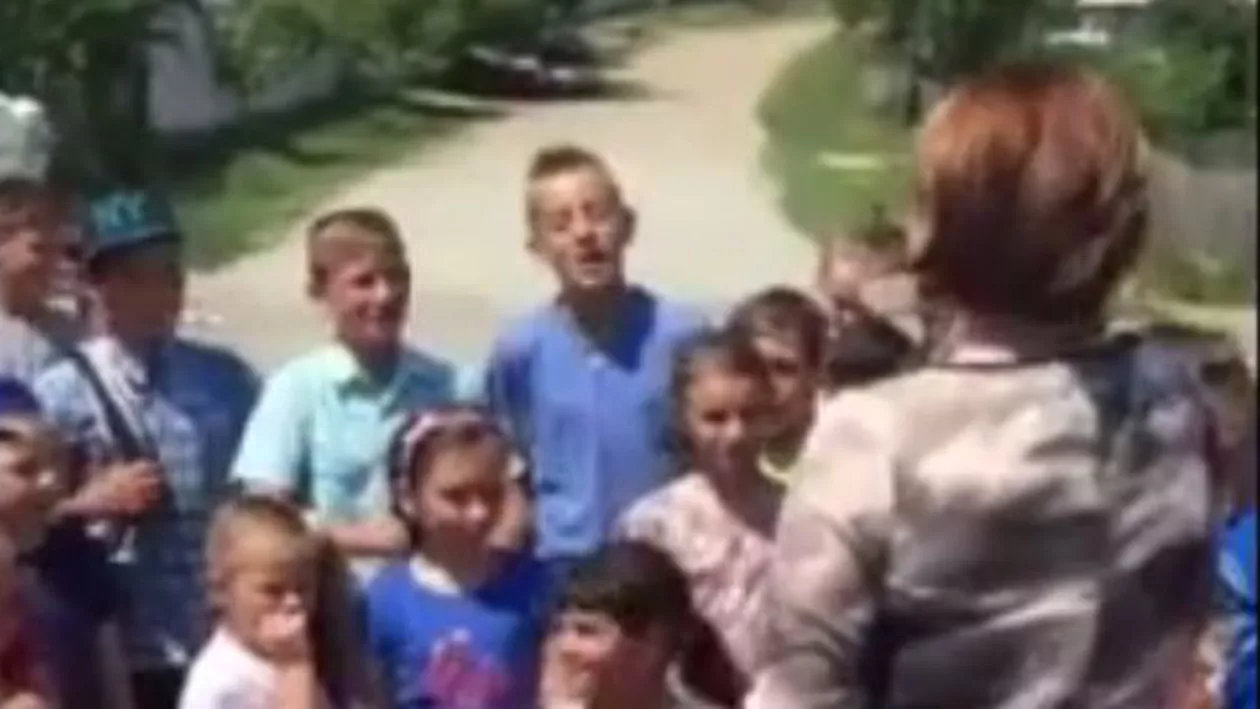 Ziua Copilului, în intersecție: Liberalii dați afară dintr-o școală din Botoșani unde împărțeau cadouri (VIDEO)