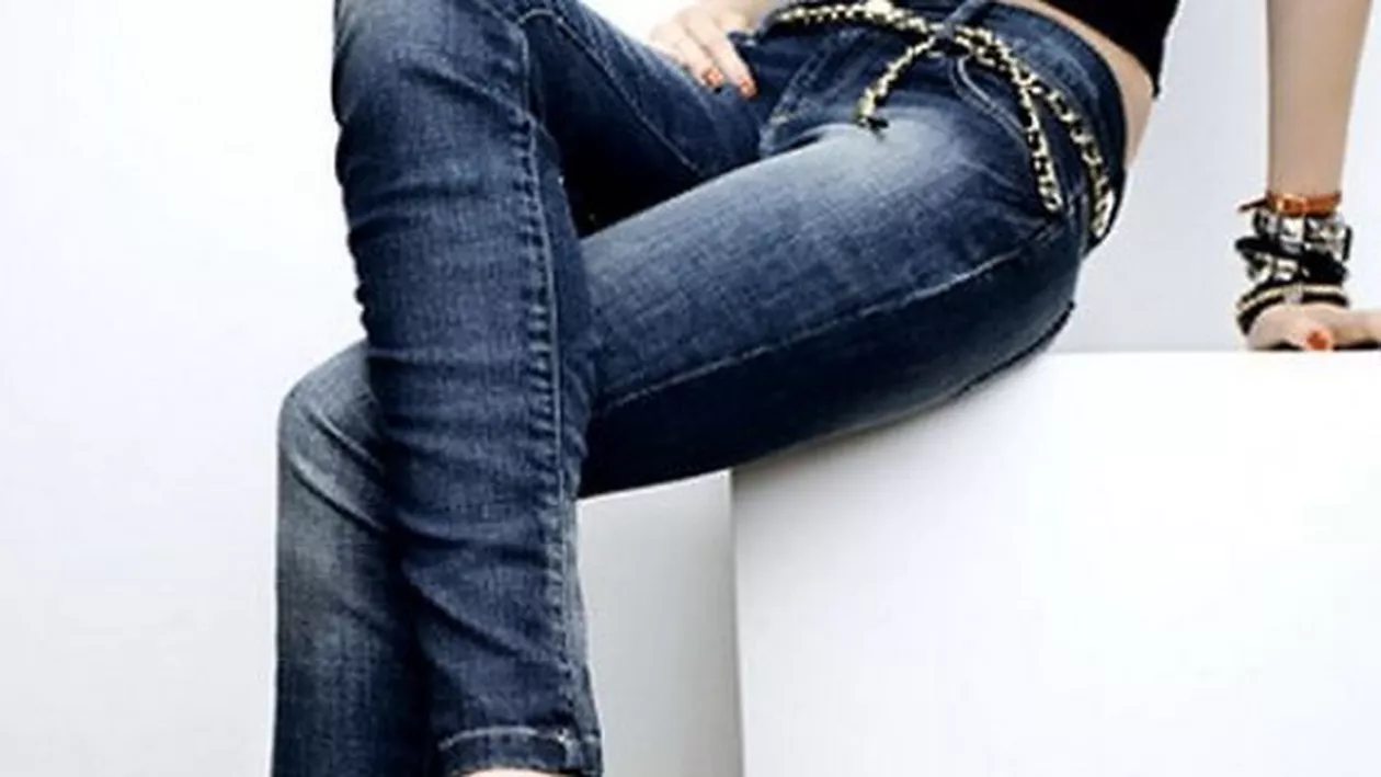 Pakistan: Un cleric musulman susține că femeile care poartă blugi sunt responsabile de producerea cutremurelor