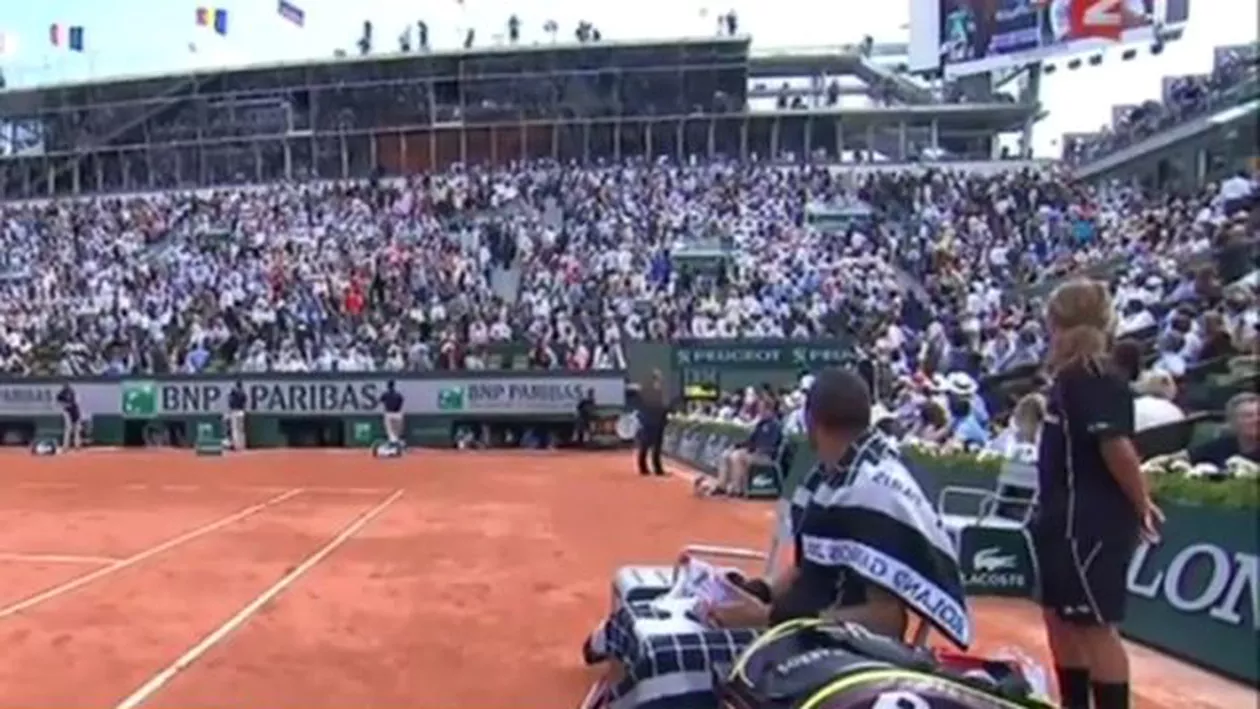 Incident la Roland Garros: O parte a tabelei de marcaj s-a rupt și a căzut peste spectatori (VIDEO)