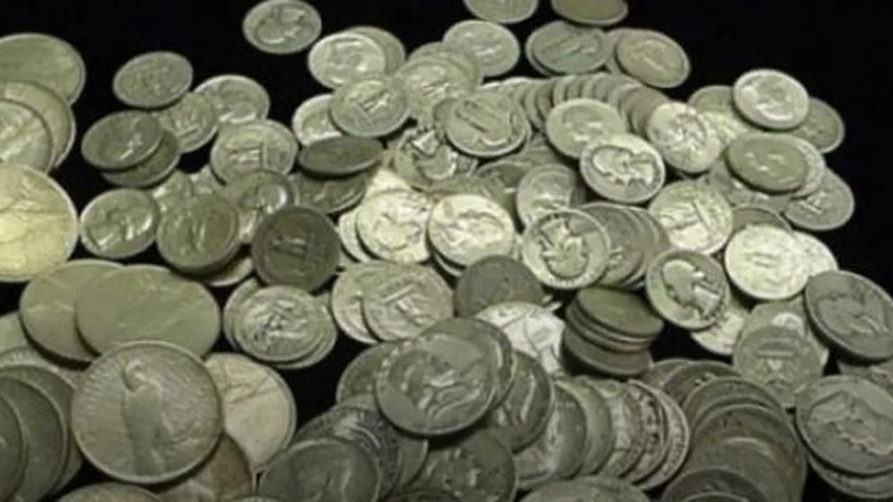 Peste 600 de monede provenind din secolul al XIV-lea au fost descoperite de arheologi amatori în județul Dâmbovița