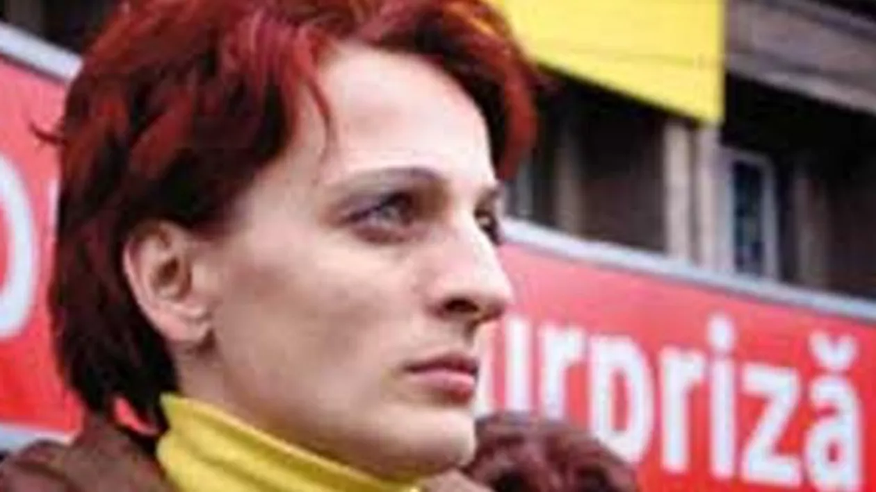 Mama tripletelor care primea indemnizație pentru un singur copil a trimis o scrisoare deschisă președintelui, mâhnită că nu își găsește un loc de muncă