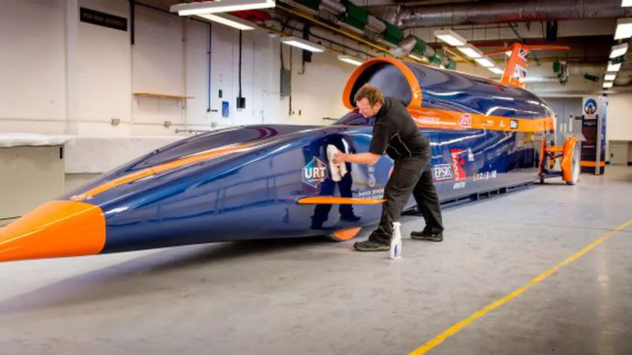 Bloodhound, mașina care atinge 1609 km/h, a ajuns în România