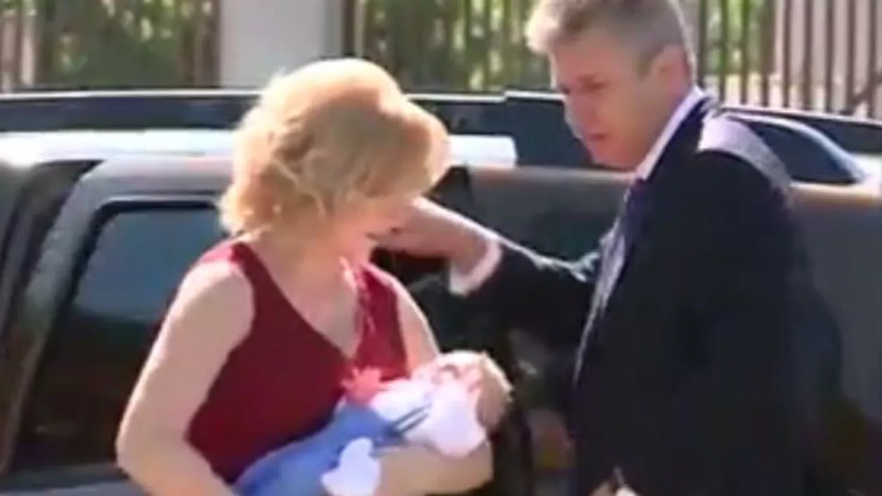 Familia Firea-Pandele și-a botezat cel de-al doilea copil. Naș a fost Gigi Becali (VIDEO)