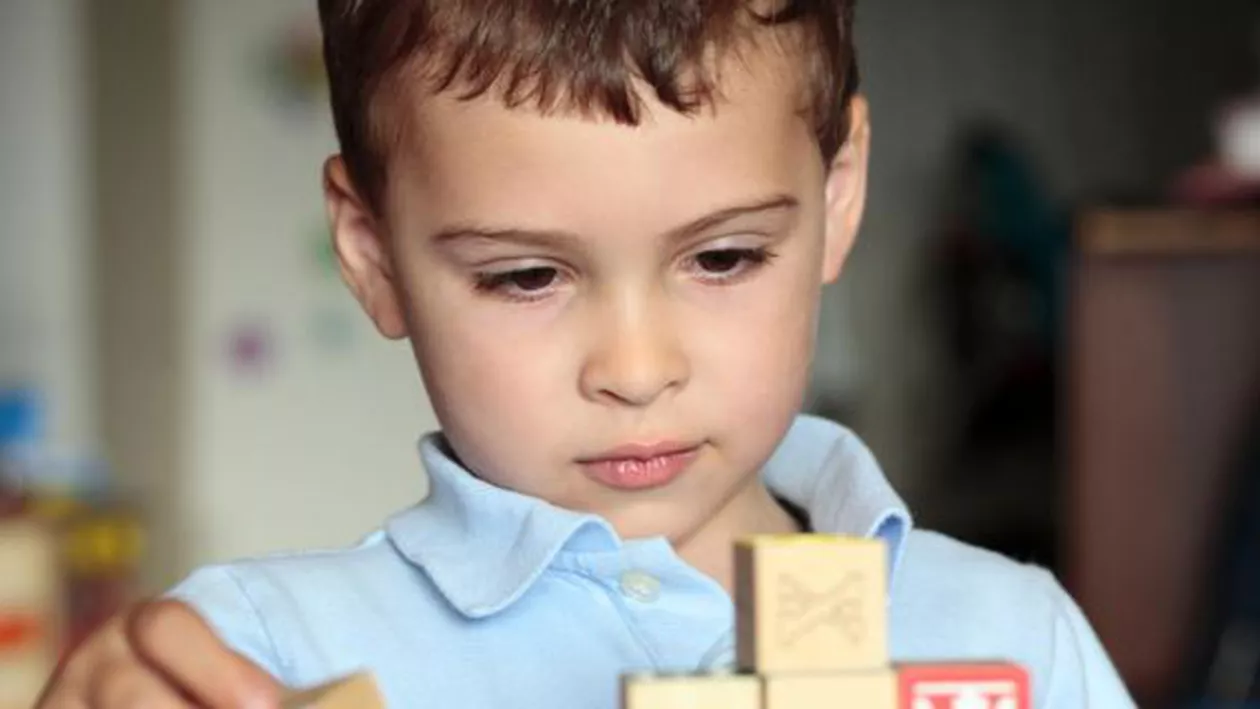 Copiii cu autism, trataţi în premieră în "camera viselor", de luni, la Spitalul Gorgos din Capitală: Specialiștii unității, instruiți de un profesor din Germania