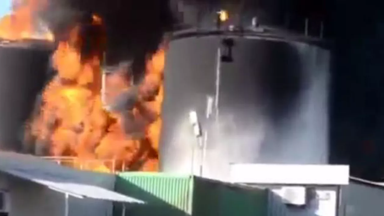 Ucraina: Incendiu puternic la un depozit de carburanţi de lângă o bază aeriană din apropiere de Kiev (VIDEO)