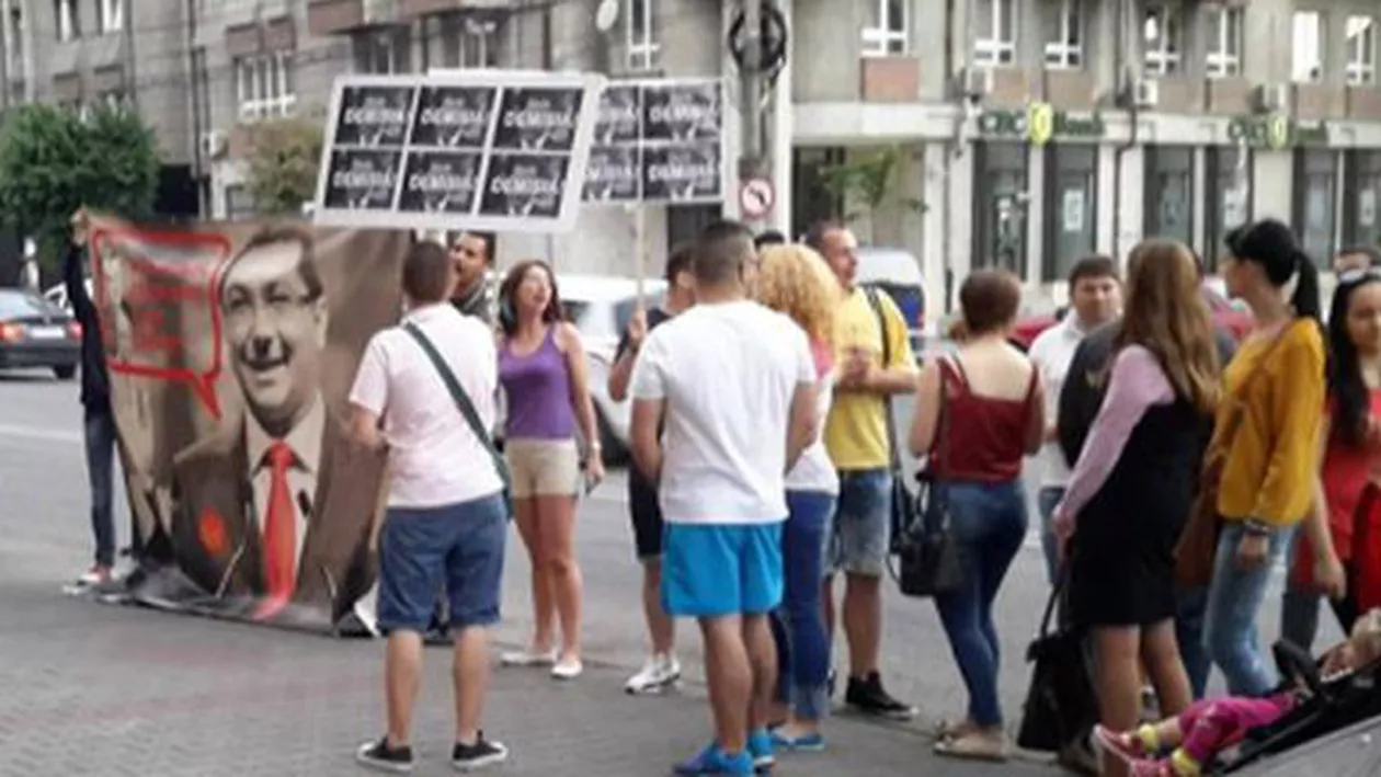 Proteste la Cluj după ce Camera Deputaților a respins începerea procedurii de urmărire penală în cazul lui Victor Ponta