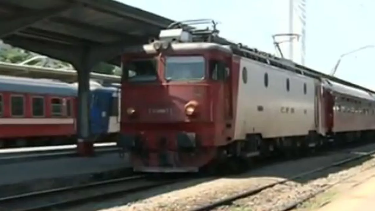 Incendiu într-un tren care circula pe ruta București - Fetești: 80 de persoane au fost evacuate (VIDEO)