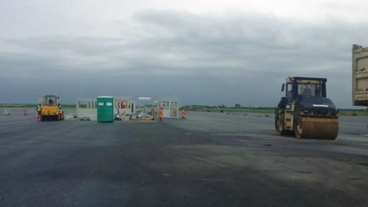 Autostrada României s-a unit cu cea din Ungaria, dar nu se știe când se va da în folosință