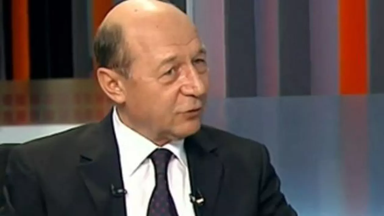 Băsescu, despre prezența premierului la deschiderea Jocurilor Europene de la Baku: Arată că Ponta nu mai ştie cum să rânjească şi cui