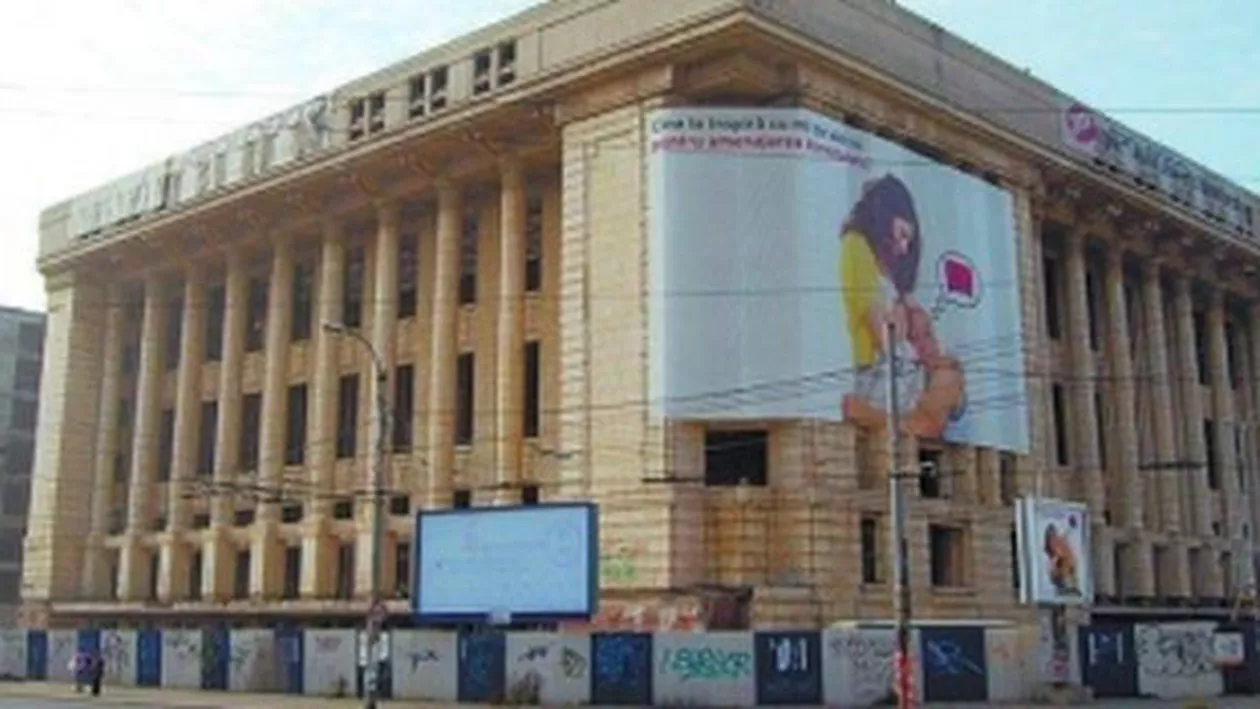 Bărbatul care amenința vineri că se aruncă de pe Casa Radio a fost internat la Spitalul clinic de Psihiatrie Alexandru Obregia