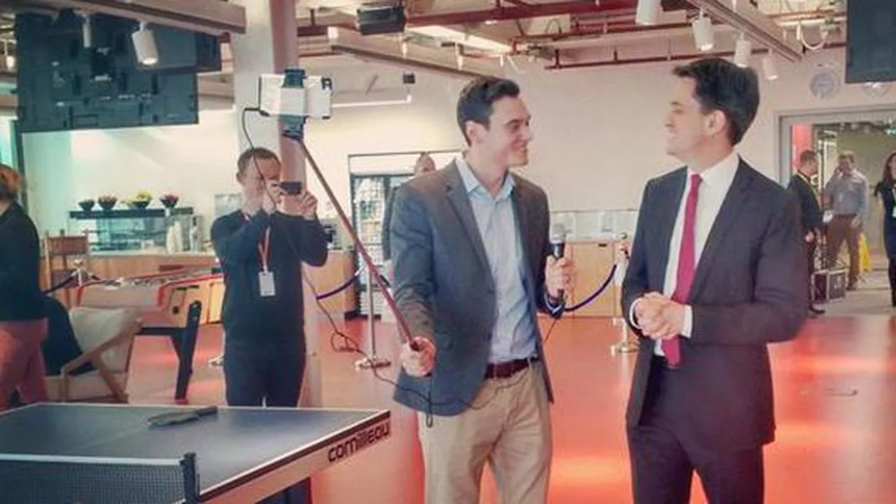 Isteria selfie stick: Sky News va transmite știrile fără cameramani (FOTO)