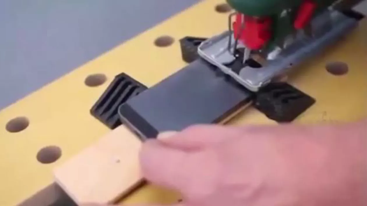 Partaj nemțesc: Doi foști soți și-au tăiat în două bunurile comune (VIDEO)