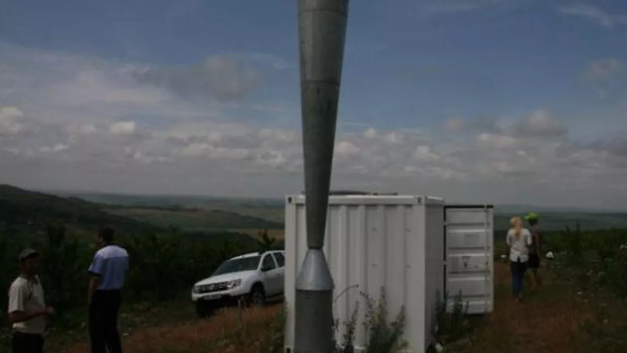 Tunul antigrindină, invenția care îi sperie pe localnicii a două localități din Vaslui și Iași: "Din cauza asta nu a mai plouat"