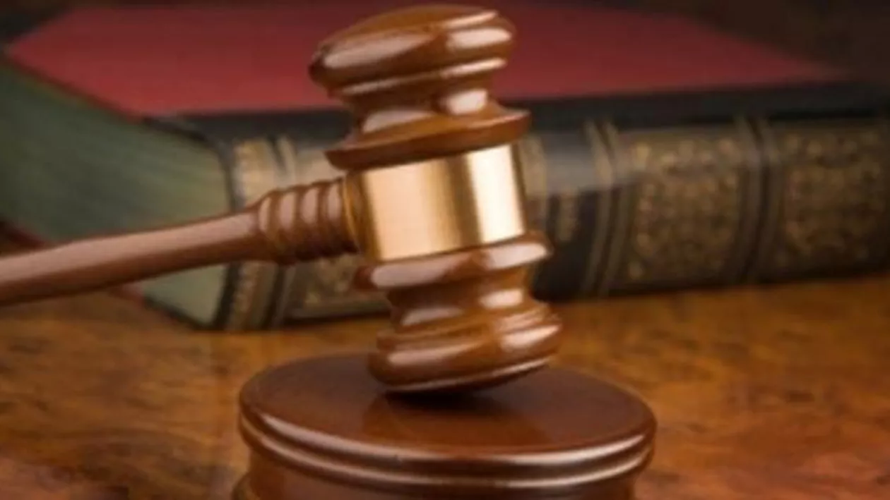 Constanța: Tănărul acuzat că şi-a ucis bunica, o mătuşă şi un văr, condamnat la închisoare pe viață. Decizia nu este definitivă