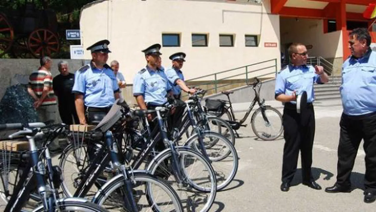 Deva: Polițiștii vor avea cinci biciclete electrice pentru a patrula în zonele în care nu încap mașinile