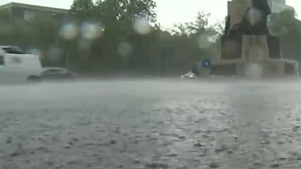 Vreme răcoroasă și ploi în aproape toată țara