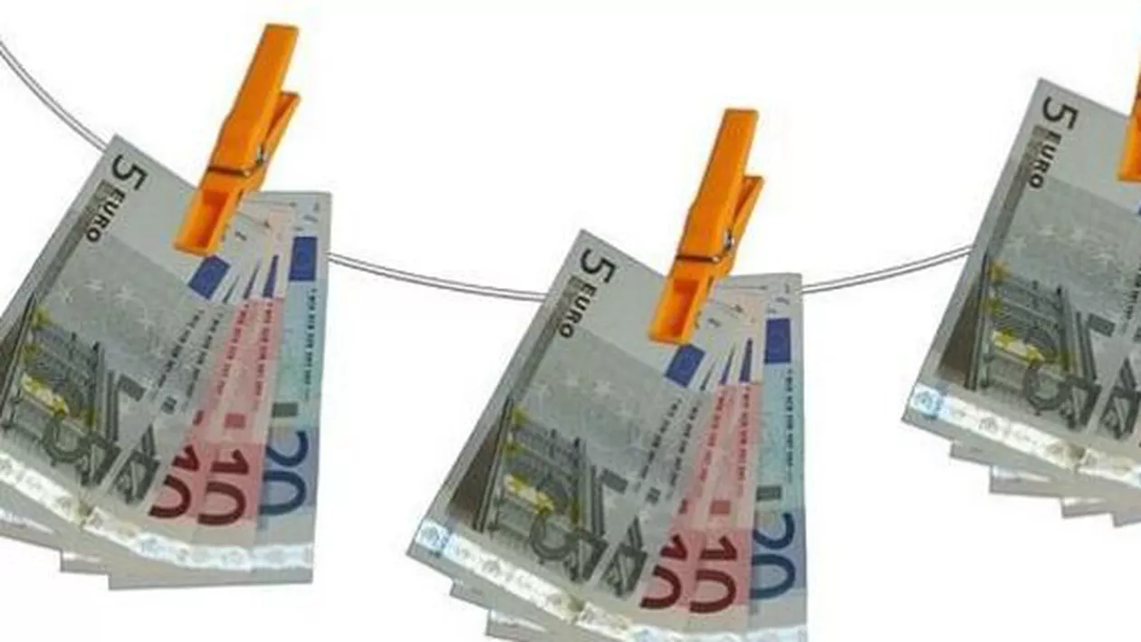 Guvernul elen: Extragerile zilnice de numerar, limitate la 60 de euro, însă turiștii străini pot retrage de la bancomate câți euro doresc