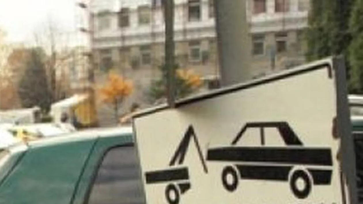 Timișoara: Scandal în stradă pentru că o femeie și-ar fi parcat ilegal mașina. Aceasta susține că a fost sechestrată