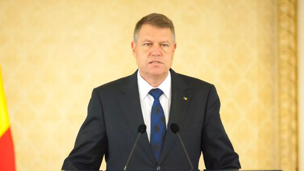 Klaus Iohannis i-a decorat pe comandantul și adjunctul EUROGENDFOR