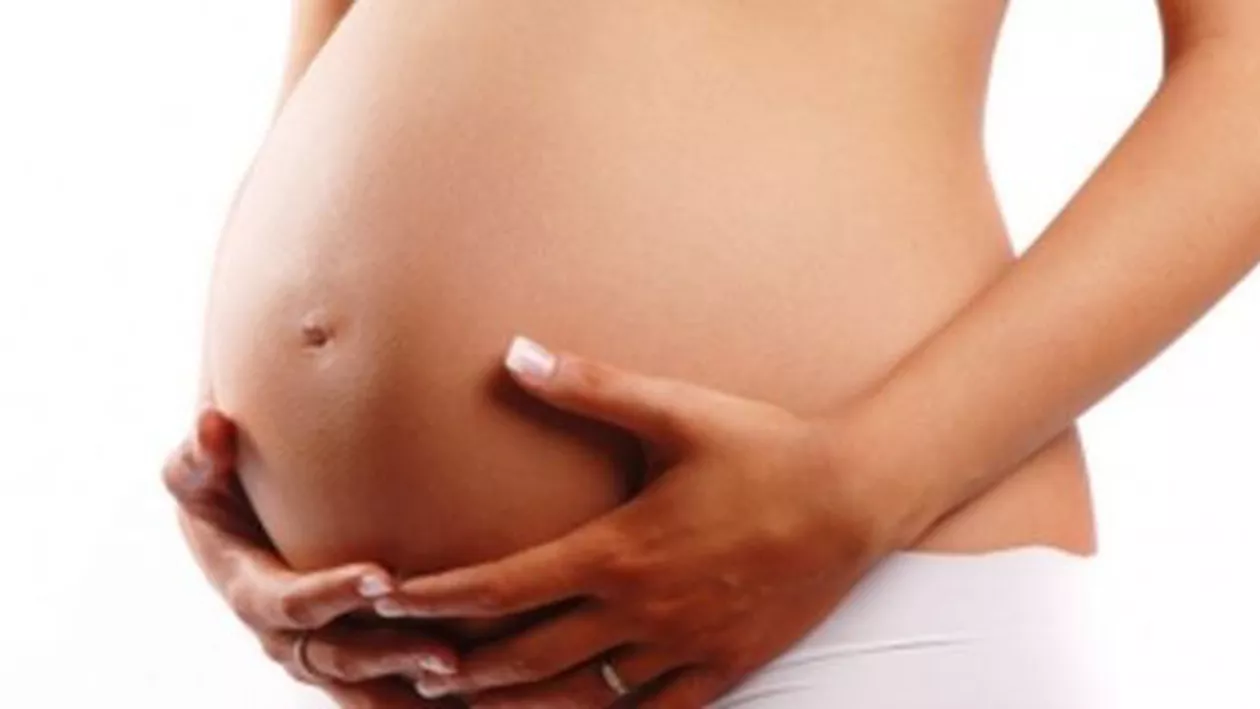 Un grup de voluntari oferă consultații gratuite femeilor gravide din mai multe județe