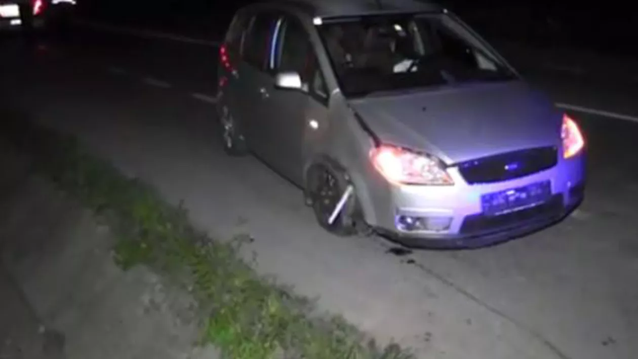 Cluj: Un bărbat a ajuns la spital după ce mașina în care se afla s-a izbit de un podeț (VIDEO)