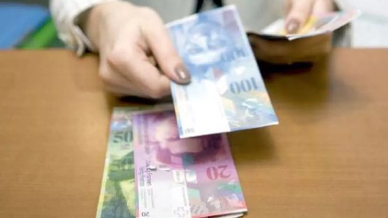 O româncă a câștigat războiul cu banca: Împrumutul va fi recalculat la cursul de schimb al francului elvețian de la momentul semnării contractului