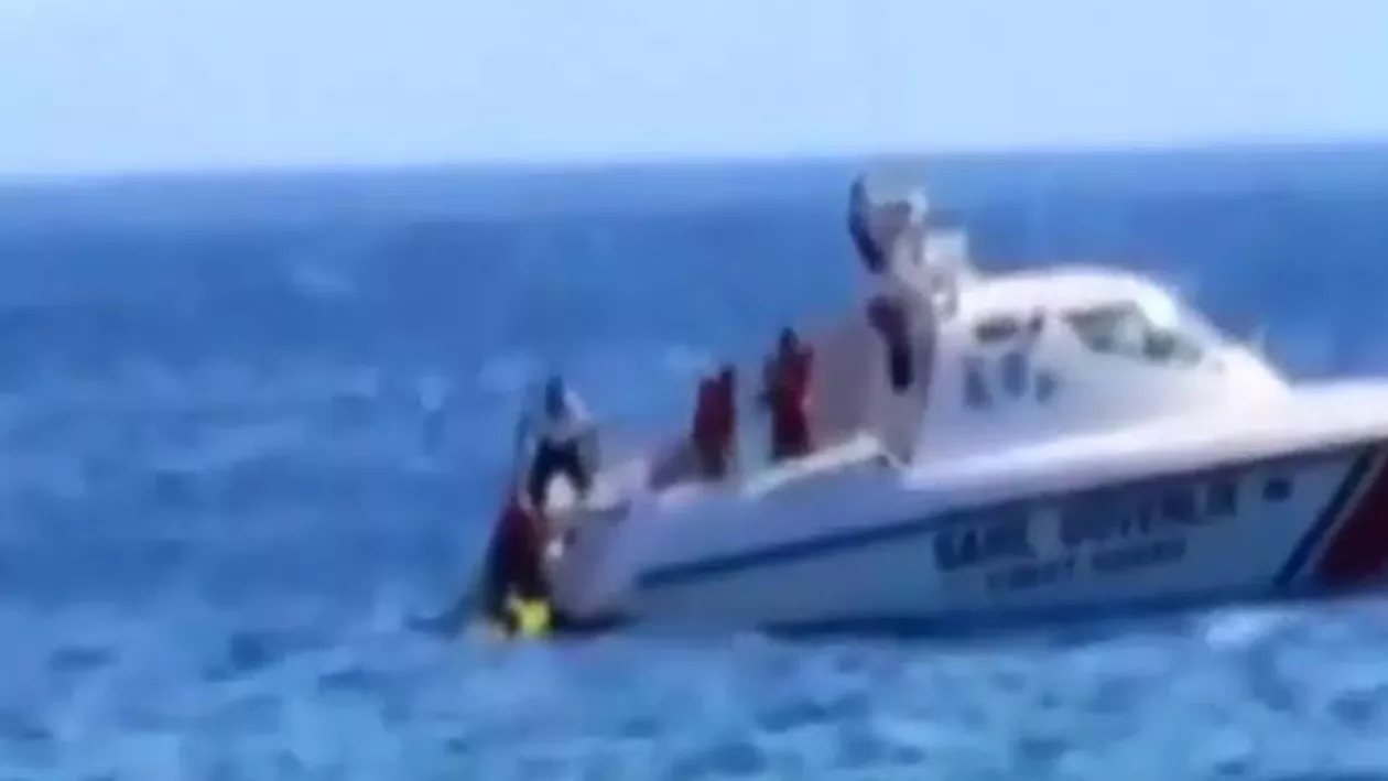Fetiță de zece luni salvată de pe Marea Egee, după ce a plutit în derivă un kilometru, timp în care părinții se pregăteau de plajă (VIDEO)