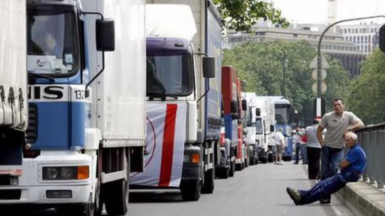 Un TIR românesc cu ajutoare pentru refugiații din Siria a rămas blocat în vama din Turcia