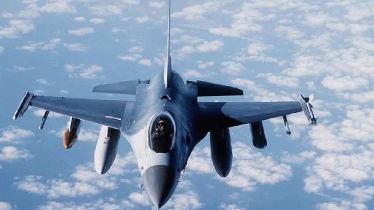 SUA: Un avion de vânătoare F-16 s-a ciocnit cu un aparat uşor