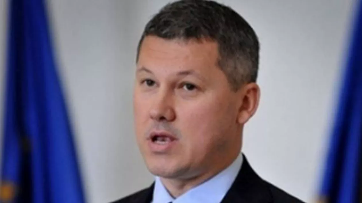 Cătălin Predoiu: Acum, problema principală a României nu e Grecia, nici Ucraina, ci premierul Ponta însuși. Nu mai este credibil