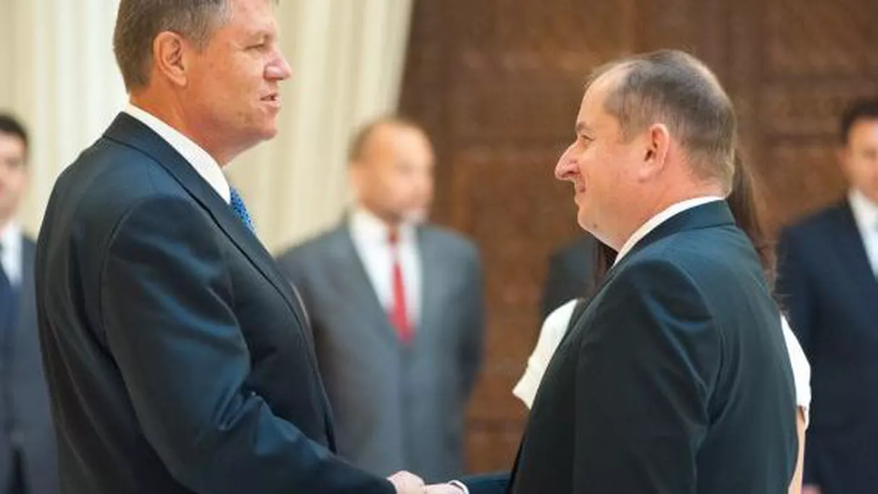 Klaus Iohannis: Mi-am luat rămas bun de la doi prieteni ai României, ambasadorii Republicii Moldova și Republicii Polone. Le mulțumesc pentru contribuția lor la dezvoltarea relaţiilor bilaterale