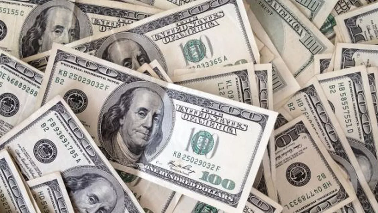 Republica Moldova: Un bărbat a găsit un sac cu bani al uneia dintre băncile de la care au dispărut anul trecut 1,5 miliarde de dolari