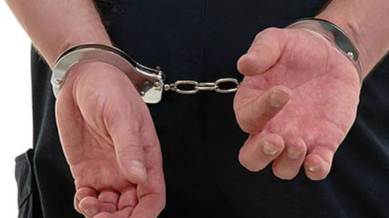 Vaslui: Un tânăr a bătut și violat o fată pe stradă. El a fost arestat preventiv pentru 30 de zile