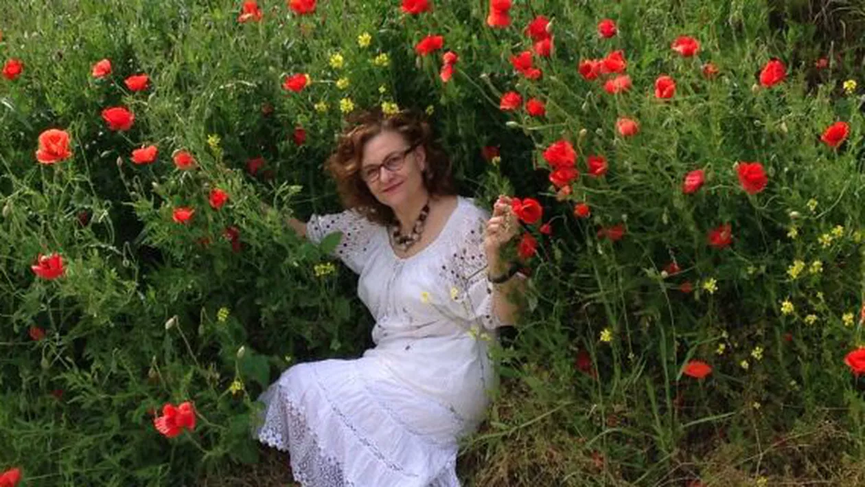 Maria Grapini atentează, din nou, la gramatica limbii române: Le urează fanilor de pe Facebook o săptămână fără probleme, fără bucurii, fără sănătate (FOTO)