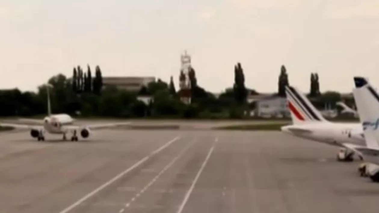 Traficul aerian, afectat de greva ROMATSA: Zeci de zboruri anulate (VIDEO)