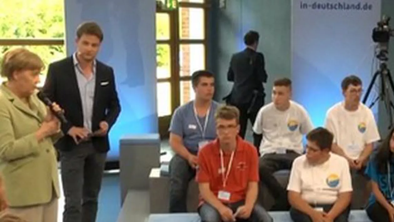 Tânăra refugiată care a izbucnit în lacrimi în fața cancelarului Angela Merkel ar putea primi totuși permisiunea să rămână în Germania