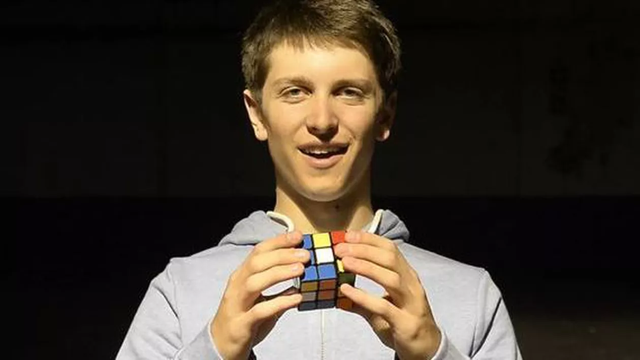 Sao Paolo: Un australian de 19 ani a câștigat finala ediției din 2015 a a Campionatului mondial de Cub Rubik