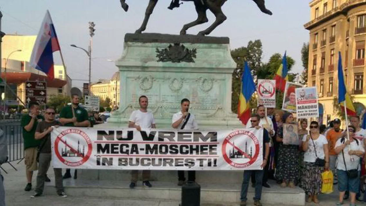 Protest în Capitală: Peste 100 de persoane au manifestat împotriva construirii unei moschei în București