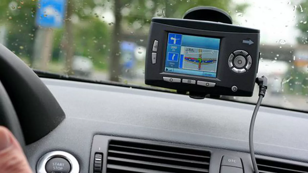 Accident spectaculos în Timişoara: Trei mașini distruse, după ce un șofer neatent a tras de volan pentru că GPS i-a indicat să o ia la stânga (VIDEO)