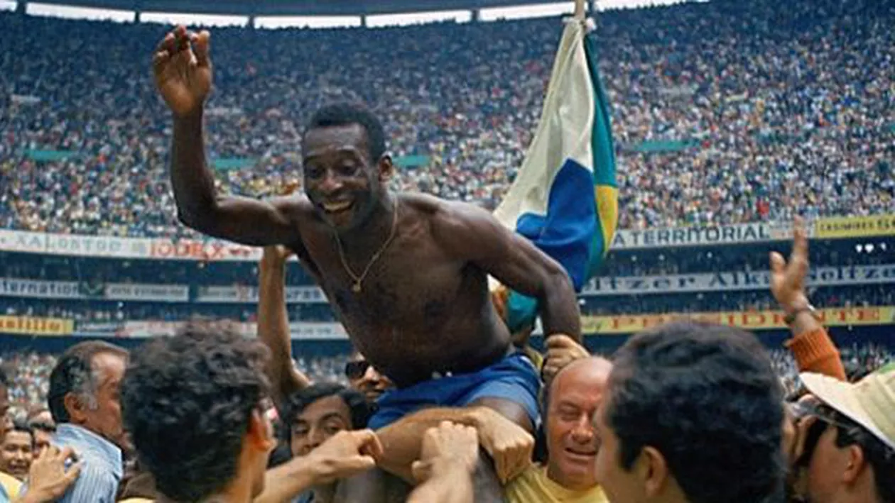 Pele a fost externat din spital, după ce a fost operat la coloană