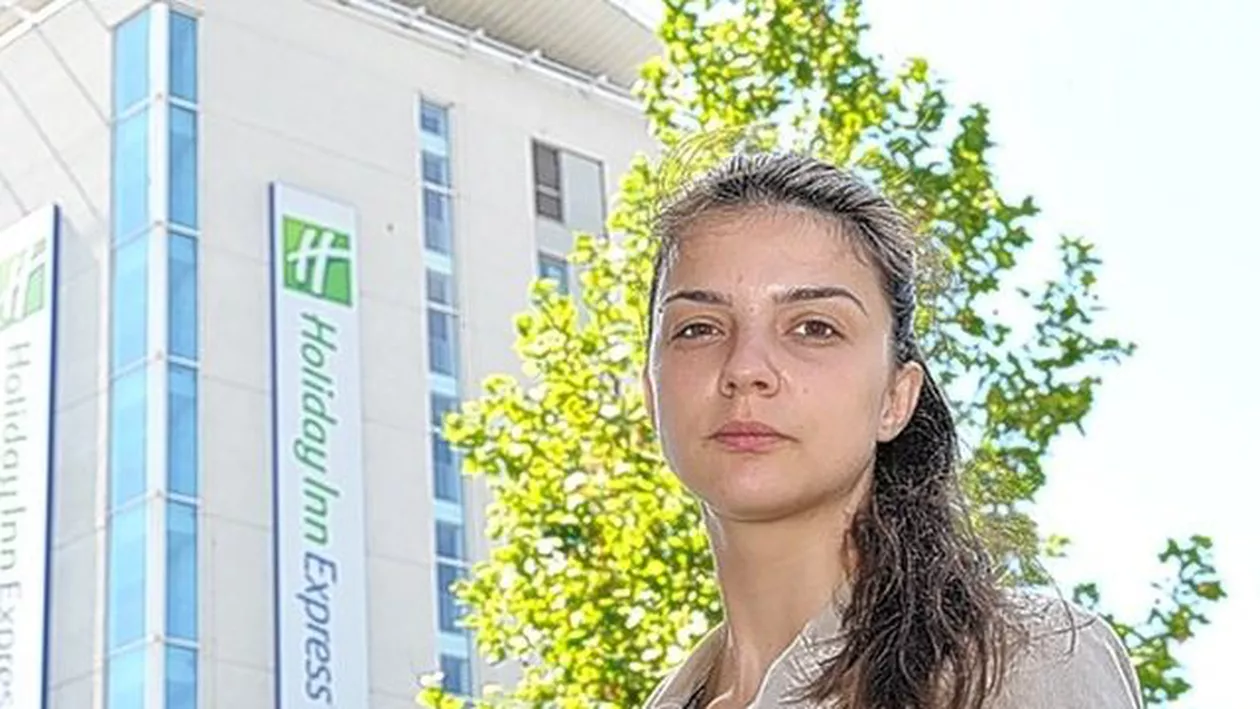 O româncă, absolventă a Universității din Hull, dată afară dintr-un hotel din Marea Britanie pe motiv că e prostituată: "Nu toate tinerele din România se prostituează"