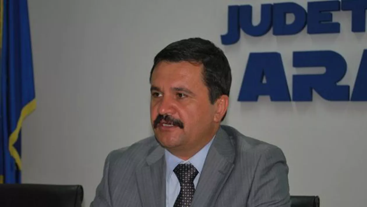 Preşedintele CJ Arad, liberalul Nicolae Ioţcu, prins în flagrant în timp ce lua mită 10.000 de euro