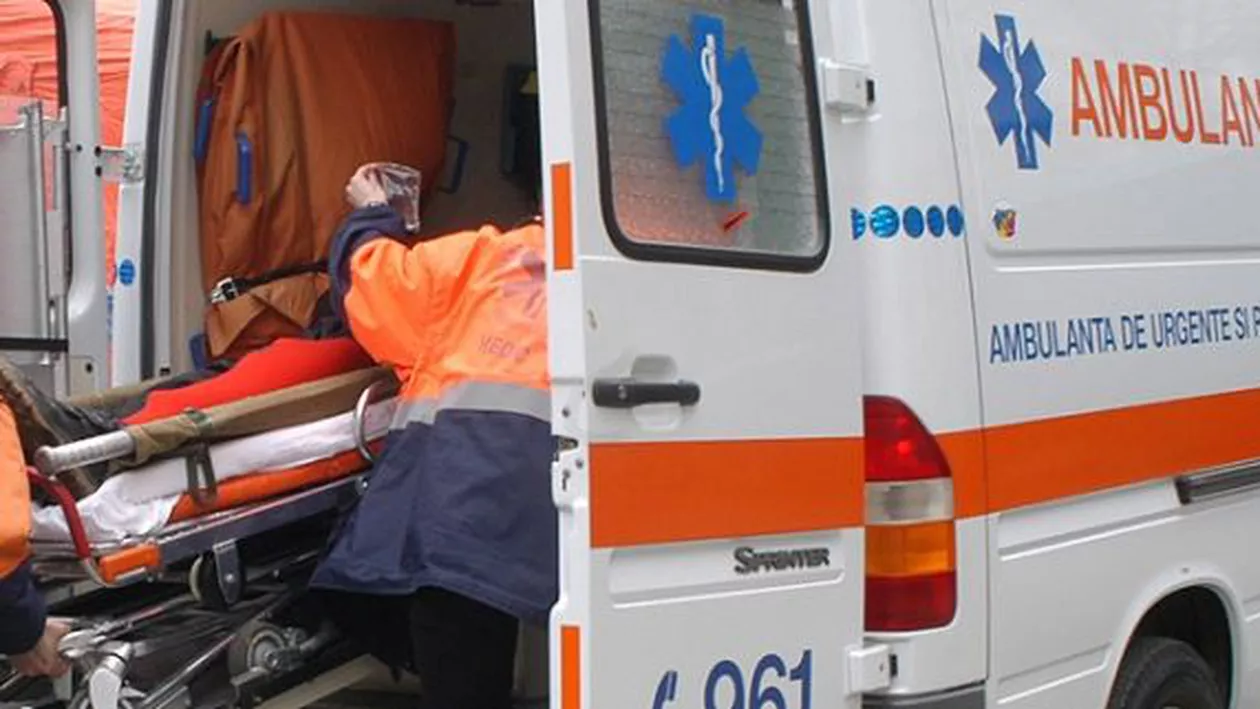 Braşov: Bebeluş mort şi trei adulţi răniţi, într-un accident petrecut la ieşirea din Săcele