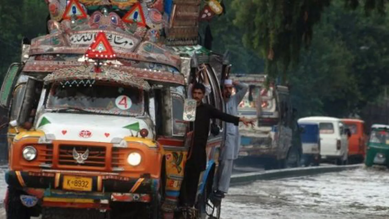 Pakistan: Cel puțin 36 de morți și sute de case inundate din cauza ploilor torențiale