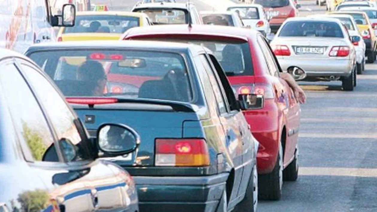 Trafic îngreunat pe DN 1: Pe Valea Prahovei se circulă cu 40 de kilometri la oră