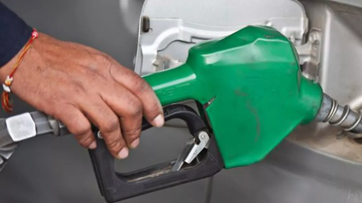 Emiratele Arabe Unite scumpesc benzina cu 24% pentru a modera consumul intern, devenind prima țară din Golf care elimină subvențiile