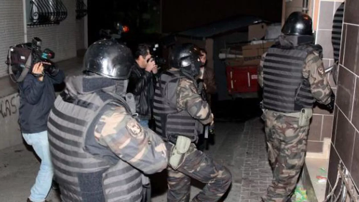 Guvernul turc: 1.302 de persoane au fost arestate în cadrul unei operațiuni împotriva militanților PKK